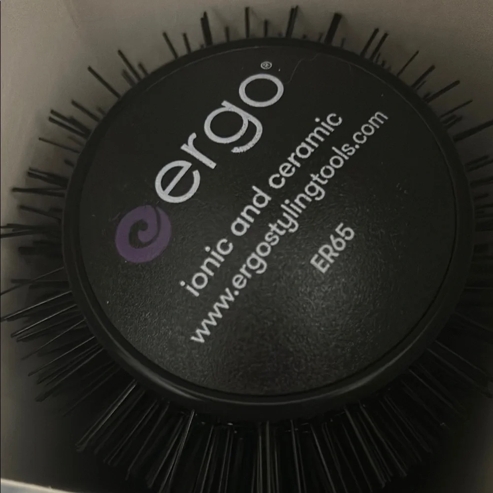Ergo er65 Ionic Ceramic Professional Round Brush new in box